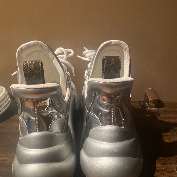 lv archlight sneaker in silver - Picture 3 of 4